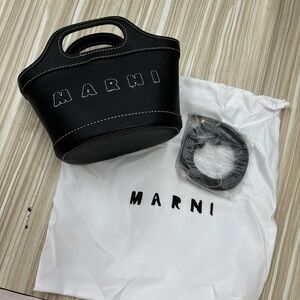 Marni Black Leather Small Handbag – Compact Structured Design